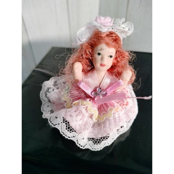 Mini Porcelain Dolls lot of 4 and 2.5" tall - Picture 15 of 16